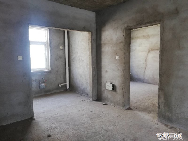 电梯房纯毛坯南北通透全天性采光前后无遮拦首付十几万